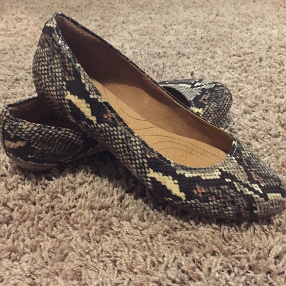 clarks snakeskin flats